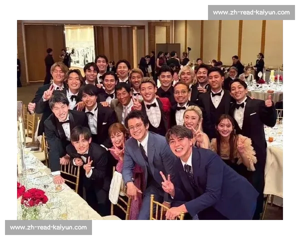 堂安律与明松美玖大婚！美妆博主新娘惊艳全场，小栗旬携日本国脚齐聚祝福