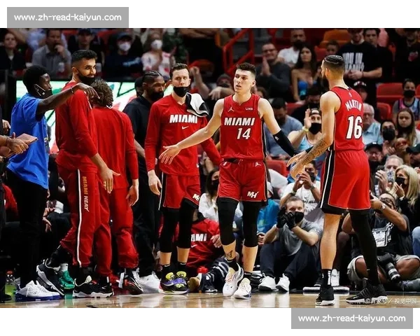 暴扣如雷！阿门・汤普森野球场碾压级统治力震撼全场